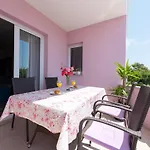 Luxury With Garden Jacuzzi And Wellness Apartamento *