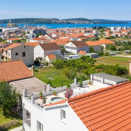 With 3 Bedrooms&jacuzzi On Rooftop Appartement