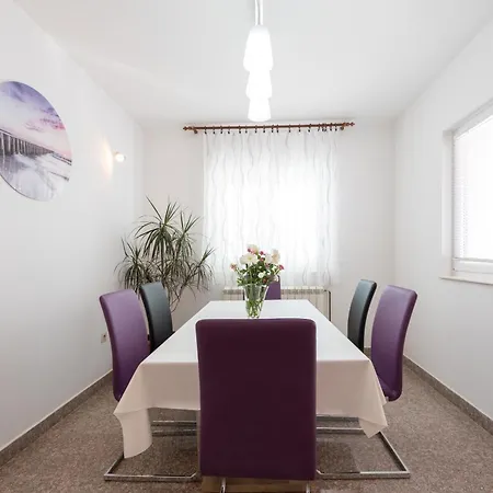 With 3 Bedrooms&jacuzzi On Rooftop