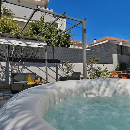 With 3 Bedrooms&jacuzzi On Rooftop *