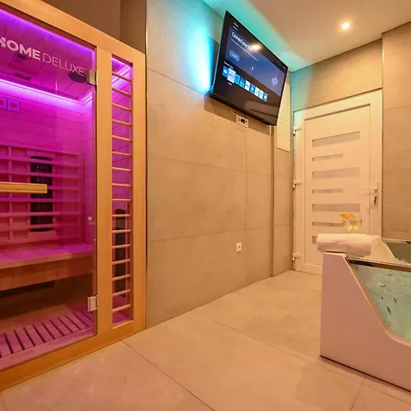 Luxury With Garden Jacuzzi And Wellness Apartment