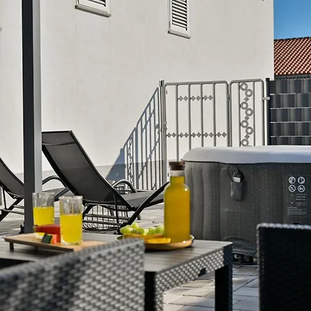 Apartment Luxury With Garden Jacuzzi And Wellness