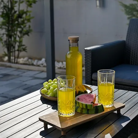 Luxury With Garden Jacuzzi And Wellness Apartment *