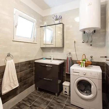 Luxury With Garden Jacuzzi And Wellness Apartment *