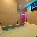 Luxury With Garden Jacuzzi And Wellness トロギール