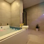 Luxury With Garden Jacuzzi And Wellness