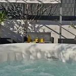 Luxury With Garden Jacuzzi And Wellness アパート トロギール