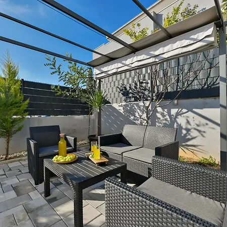 Luxury With Garden Jacuzzi And Wellness トロギール