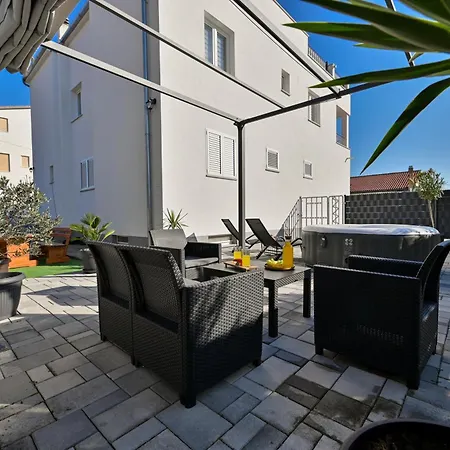 Luxury With Garden Jacuzzi And Wellness * トロギール