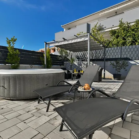 Apartment Luxury With Garden Jacuzzi And Wellness